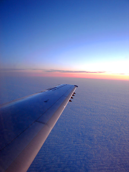 Sunrise as seen from our airplane to Orlando (51.50 KB)