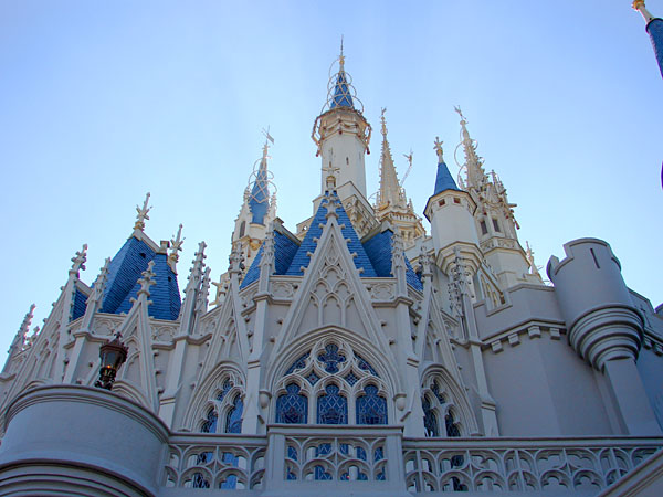 Cinderella's Castle as seen from behind (86.33 KB)