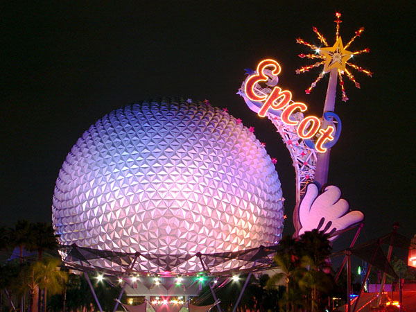 Great night time picture of Spaceship Earth at Epcot (102.96 KB)