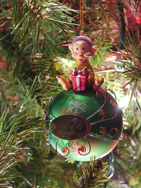 2006 Dopey ornament (134.90 KB)