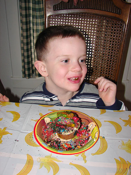 Jacob with his bizarre cupcake creation (116.30 KB)