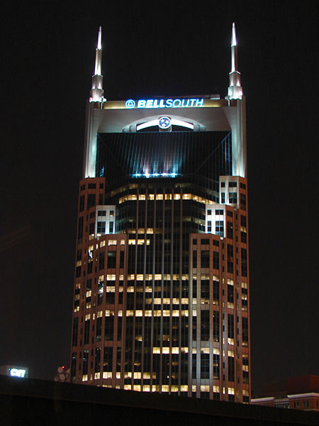 The Bell South Tower (aka Bat Tower) in Nashville, Tennessee (72.01 KB)