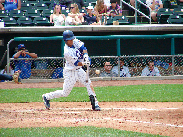 Ronny Cedeno again, this time at bat (353.02 KB)