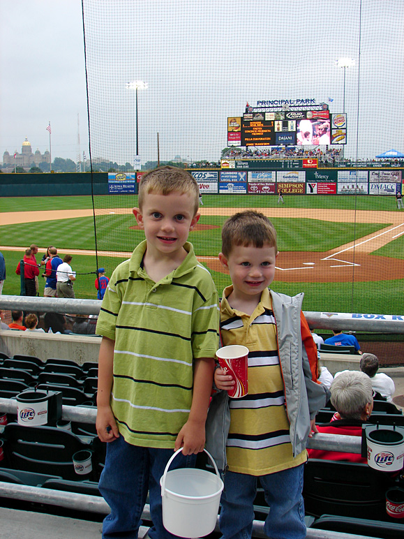 Jake and Drew taking in an Iowa Cubs game at Principal Park.  Drew's looking for the keg. (276.09 KB)