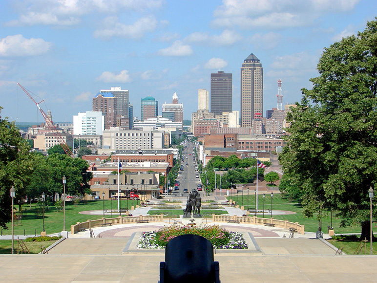 The Des Moines skyline viewed from the Capitol (284.83 KB)