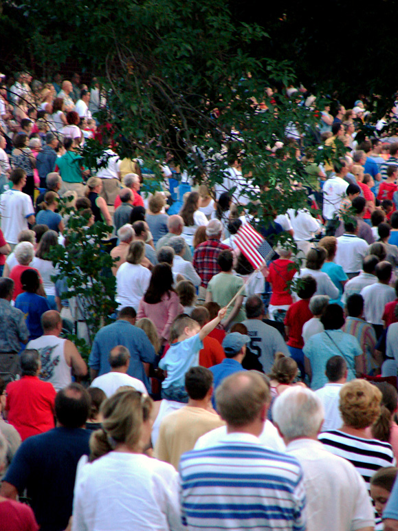 See the one boy waving the flag in the crowd? (288.08 KB)