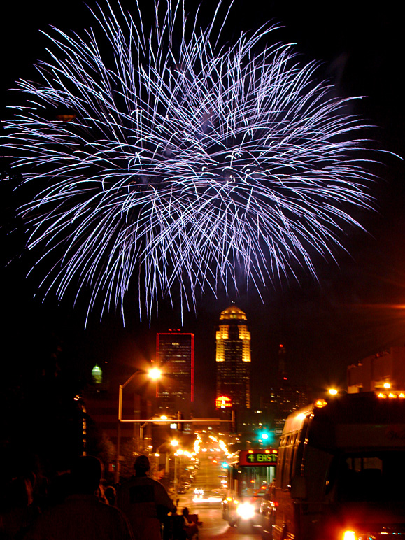 Fireworks over Des Moines (324.93 KB)