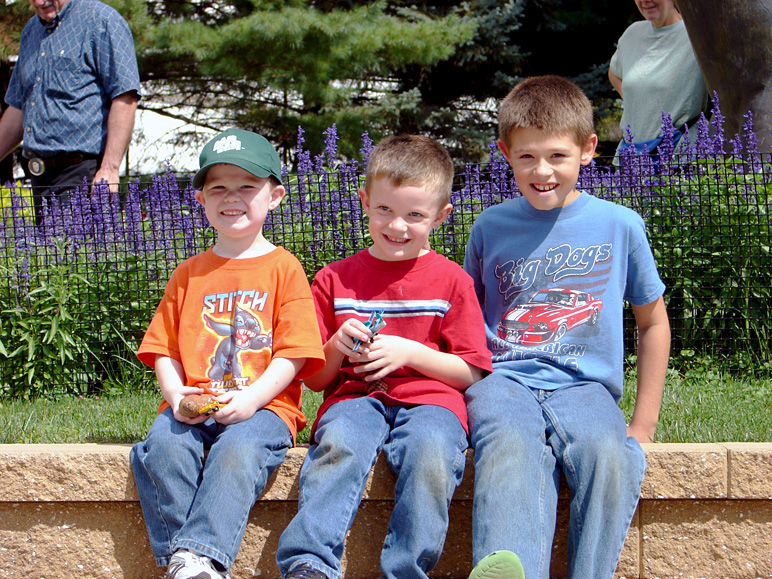 Andrew, Jacob and Zach having a good time at Blank Park Zoo (352.02 KB)