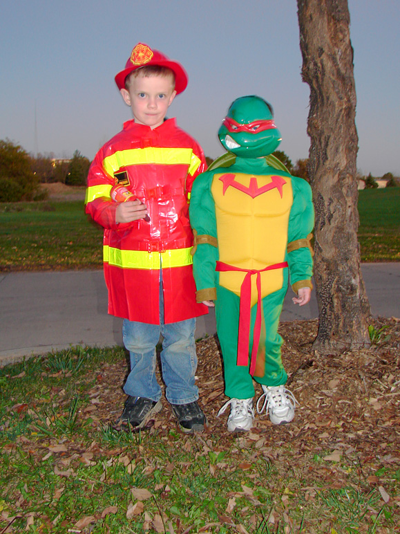 Jacob the firefighter and Andrew the ninja turtle at Living History Farms (277.61 KB)