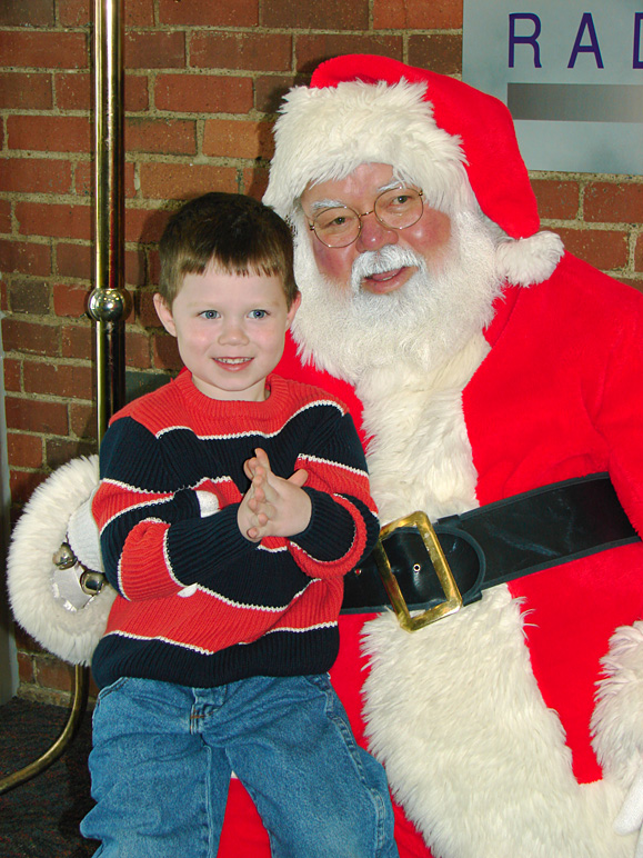 Andrew was clearly happy about meeting Santa (252.37 KB)