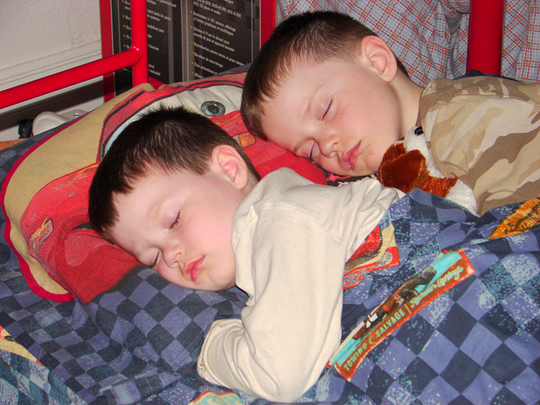 Jacob and Andrew fell asleep watching Looney Tunes (255.52 KB)