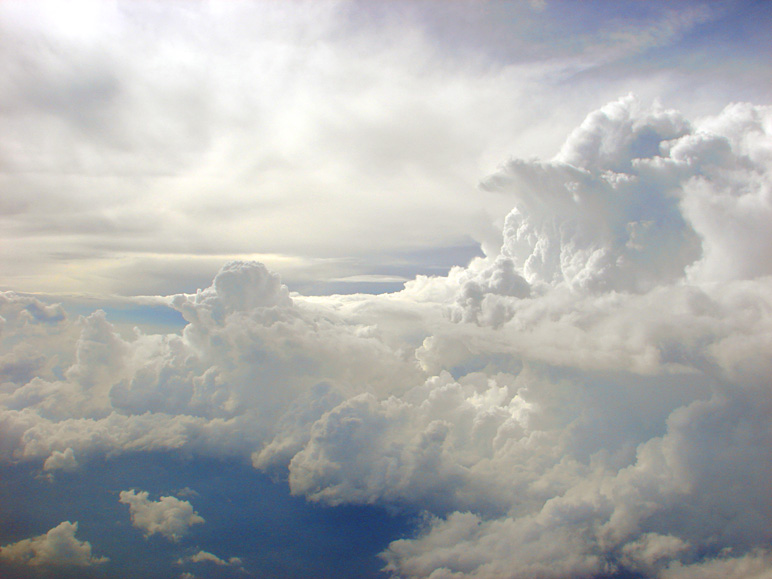 I took this from our plane back home.  Cool clouds. (143.08 KB)