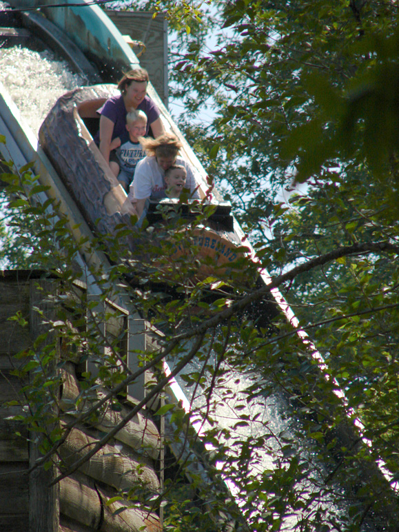 Anna, Cade, my mom and Jacob on the log ride (334.40 KB)