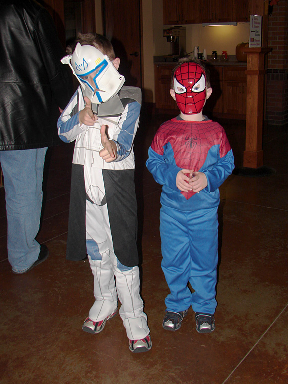 Jake & Drew at the Living History Farms Halloween (204.29 KB)