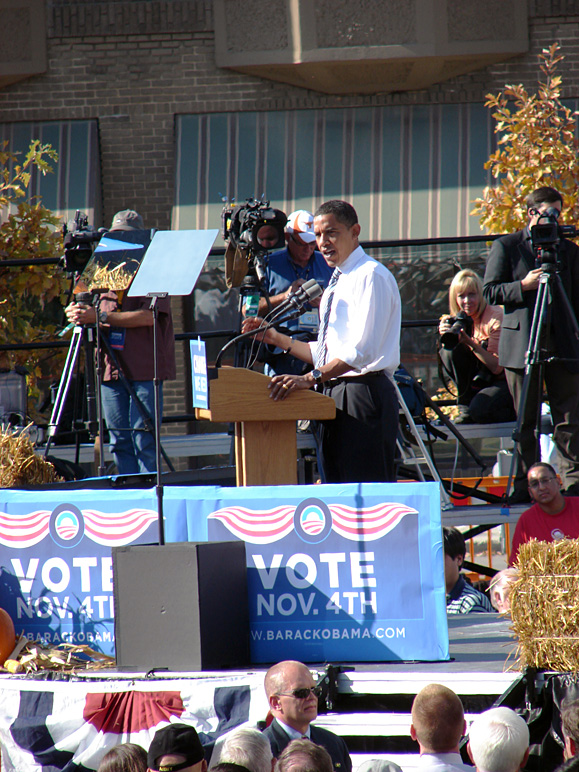 Barack Obama speaking in Des Moines (282.91 KB)