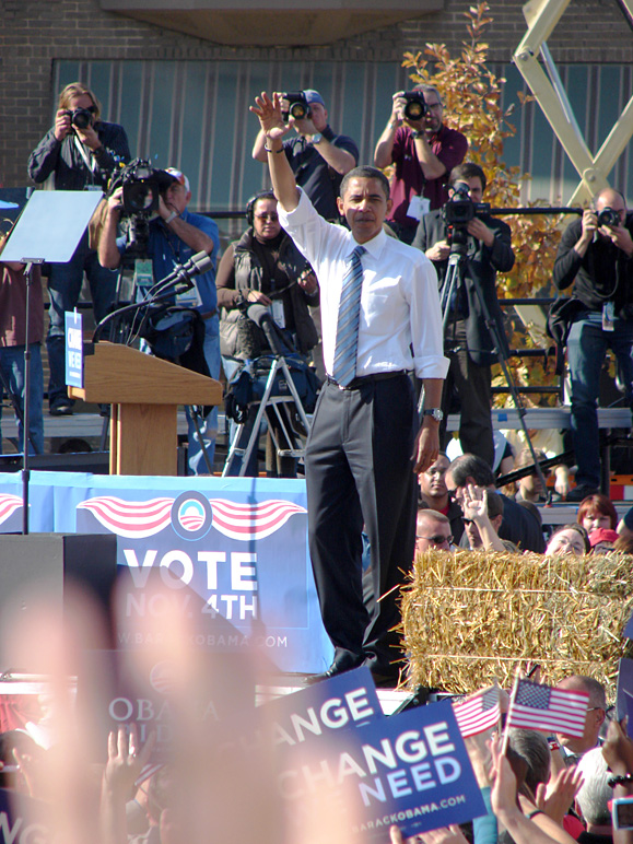 Barack Obama waving goodbye (277.37 KB)