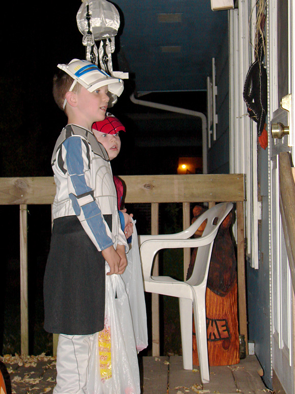 Jake and Drew trick-or-treating in Adel (224.06 KB)