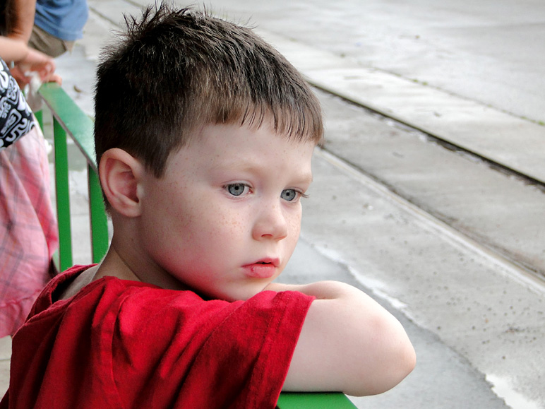 Andrew waiting for the train (174.07 KB)