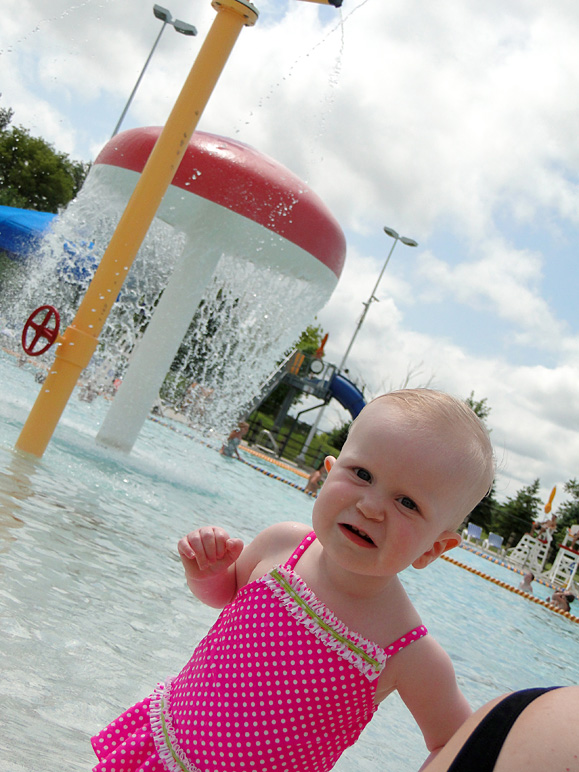 Katelyn at the pool (213.29 KB)