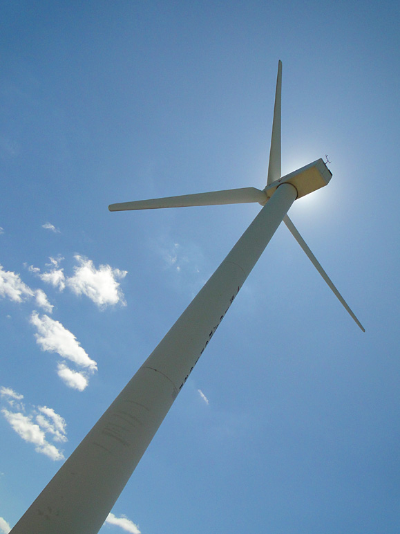 The wind turbine on the Iowa State Fairgrounds (124.44 KB)