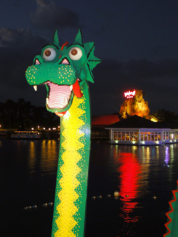 A Lego dragon, Rainforest Cafe in the background (206.31 KB)