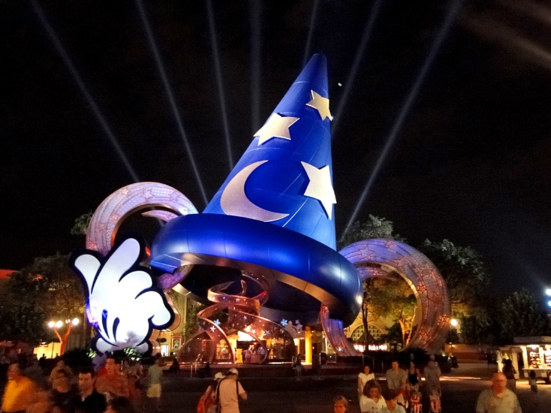 Nighttime shot of the Sorcerer's Hat (205.90 KB)