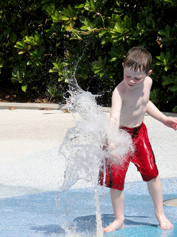 Andrew, smacking a water jet (286.55 KB)