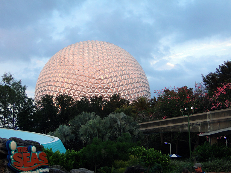 Spaceship Earth at sunset (230.69 KB)