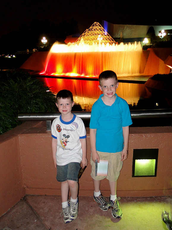 The boys in front of the reverse waterfall (204.30 KB)