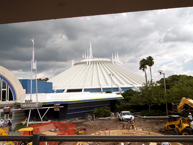 Space Mountain, under construction (223.08 KB)