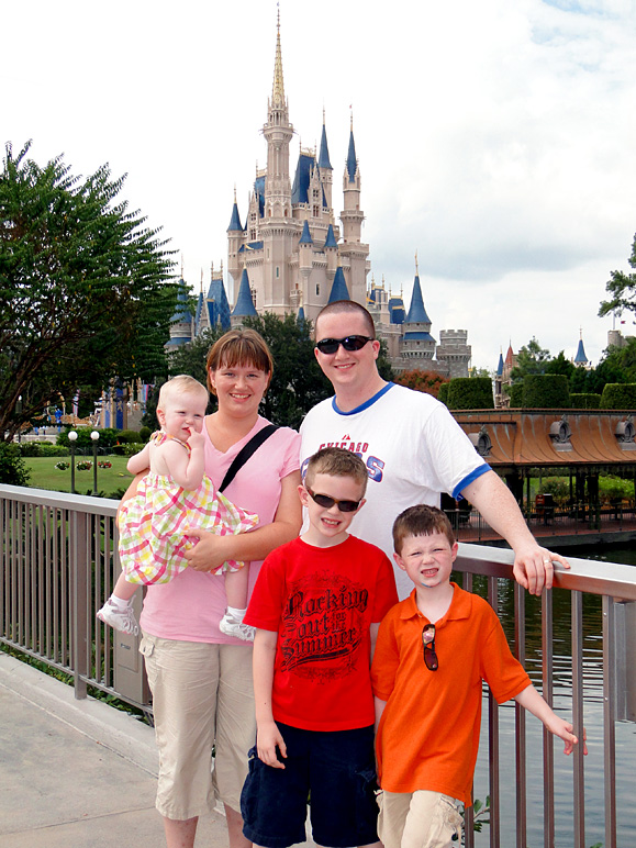 Family picture at Magic Kingdom (239.77 KB)