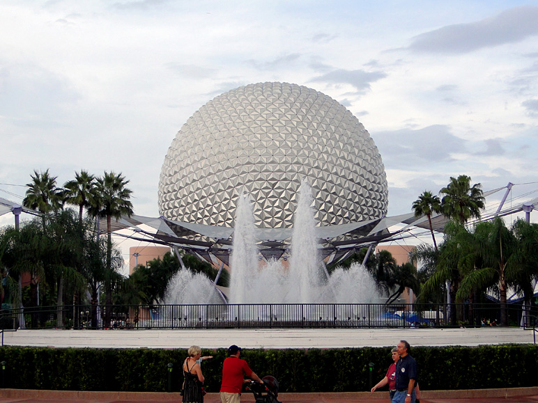 Spaceship Earth with fountains (220.47 KB)