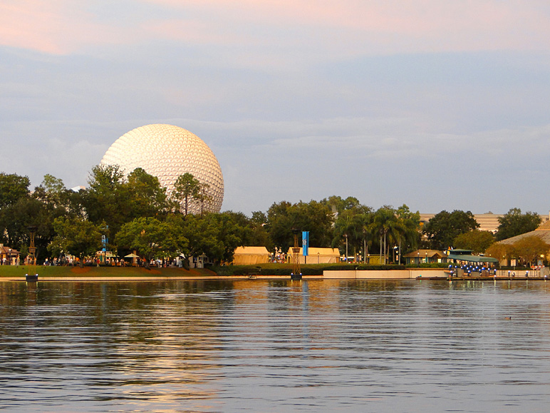 There's Spaceship Earth again (212.89 KB)