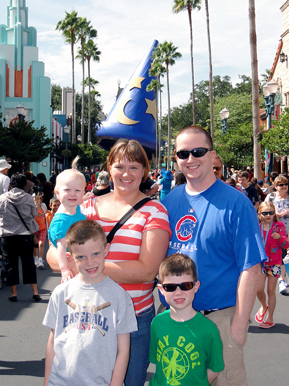 Family picture at Hollywood Studios (285.02 KB)