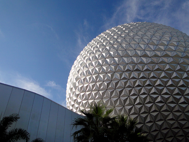 Cool side-shot of Spaceship Earth (217.46 KB)