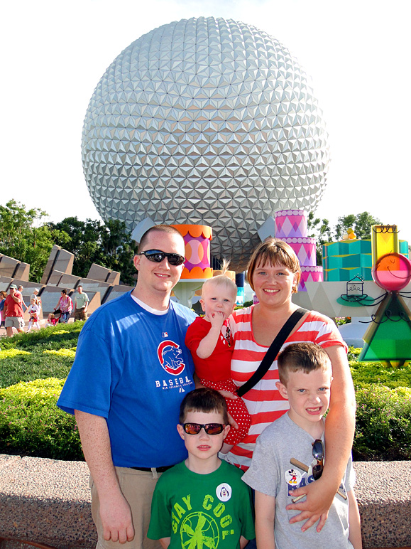 Family photo at Epcot (289.00 KB)