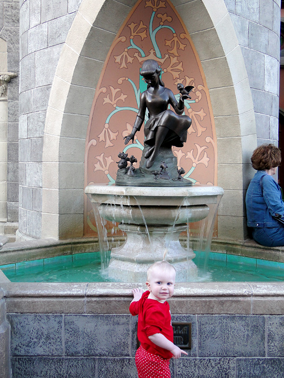 Katelyn at Cinderella's Fountain (271.29 KB)