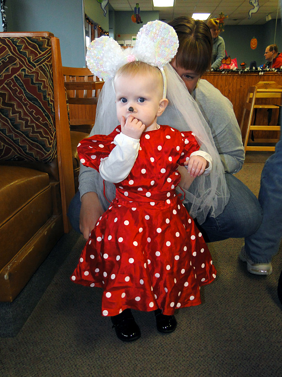 Katelyn dressed as Minnie for Halloween (257.52 KB)