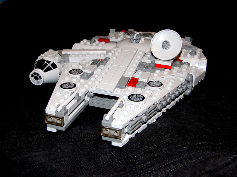 A Lego Millennium Falcon (174.50 KB)