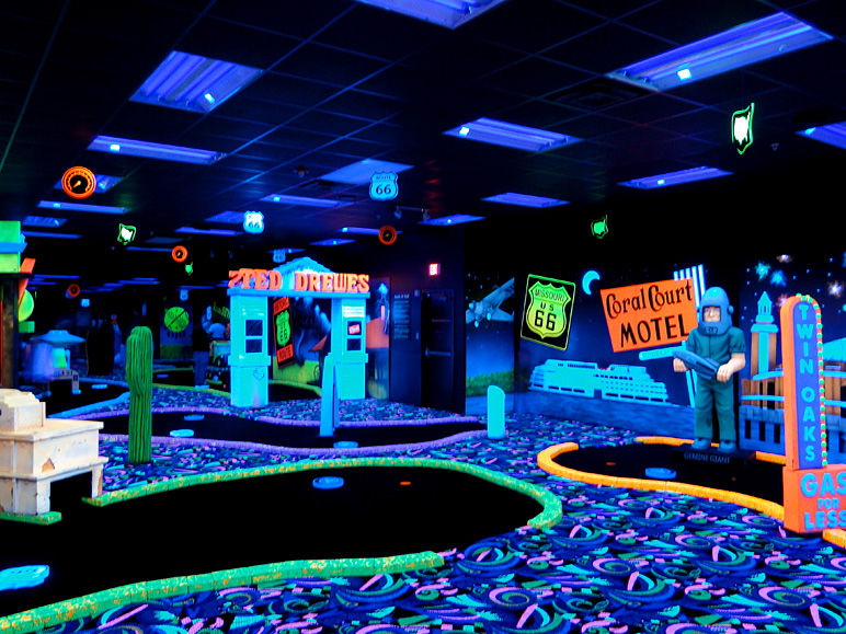 Glow-in-the-dark minigolf (286.10 KB)