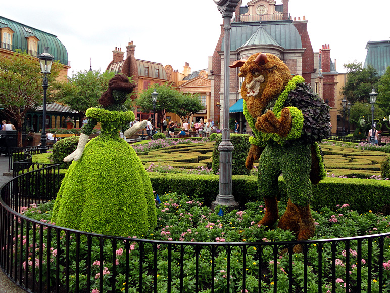 Beauty and the Beast topiaries (370.71 KB)