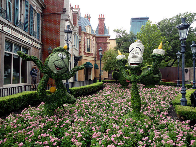 Topiaries of Cogsworth and Lumiere (384.41 KB)