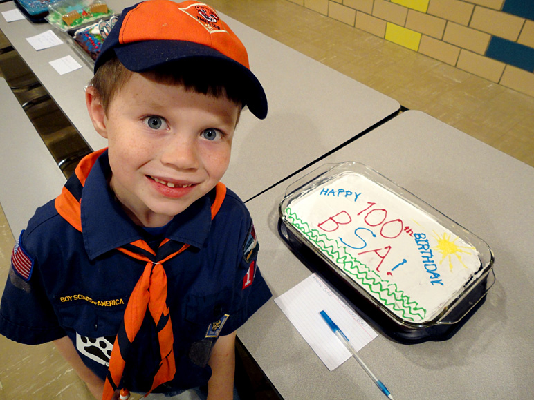 Andrew with the cake we made (218.67 KB)