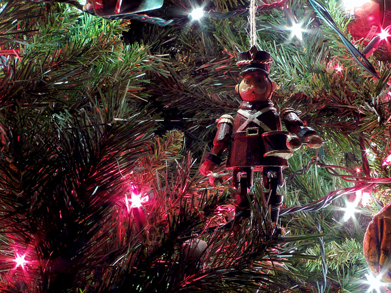 One our ornaments, a little drummer boy (387.02 KB)