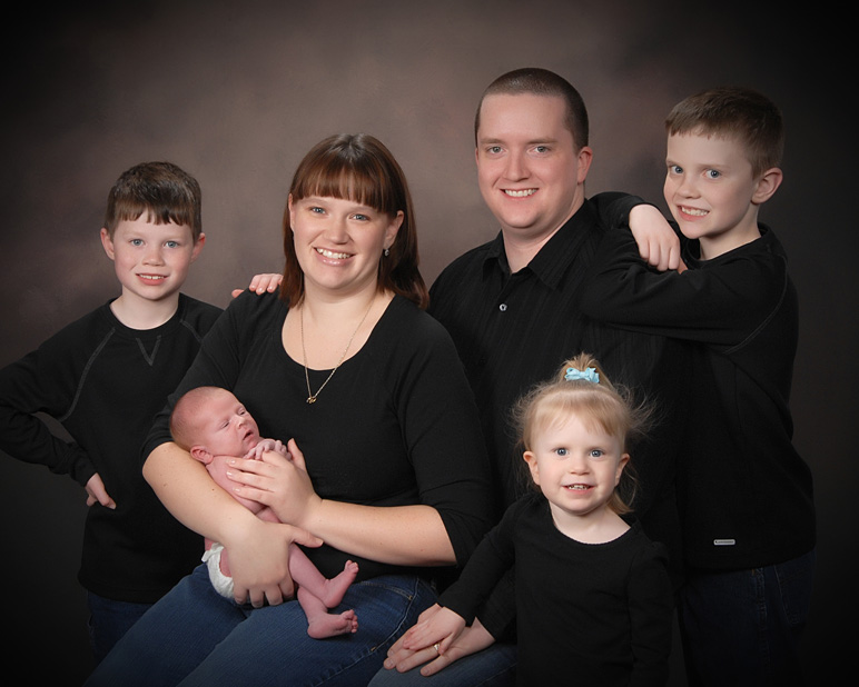 A family portrait done at Flash Digital Portraits (133.85 KB)