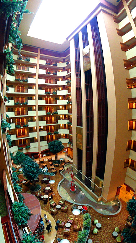 A panoramic of the hotel lobby (241.11 KB)