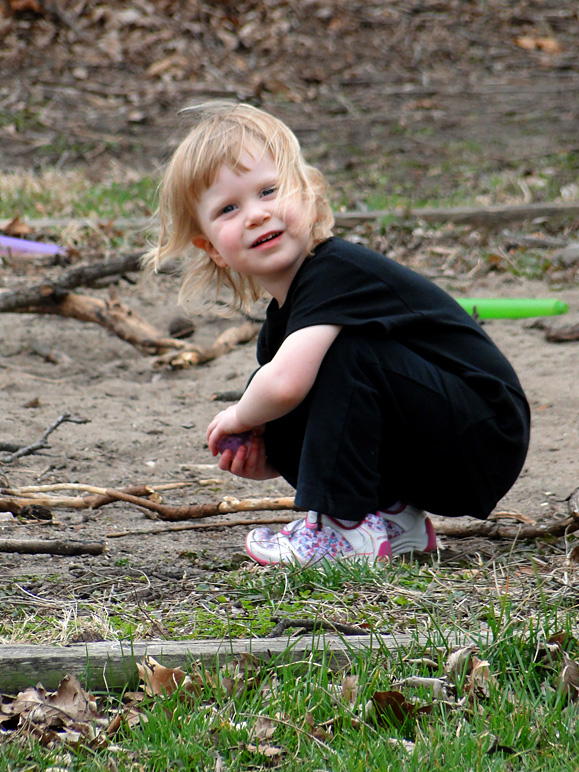 Kate playing in the dirt (267.11 KB)