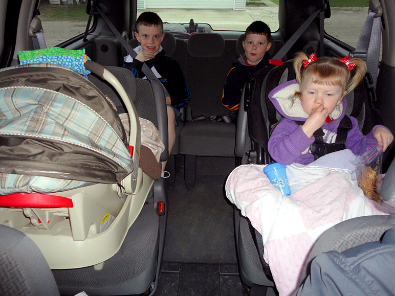 The kids loaded up in the van (220.98 KB)