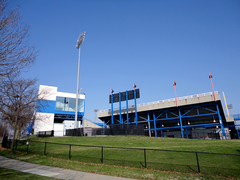 Rosenblatt Stadium still standing (210.98 KB)