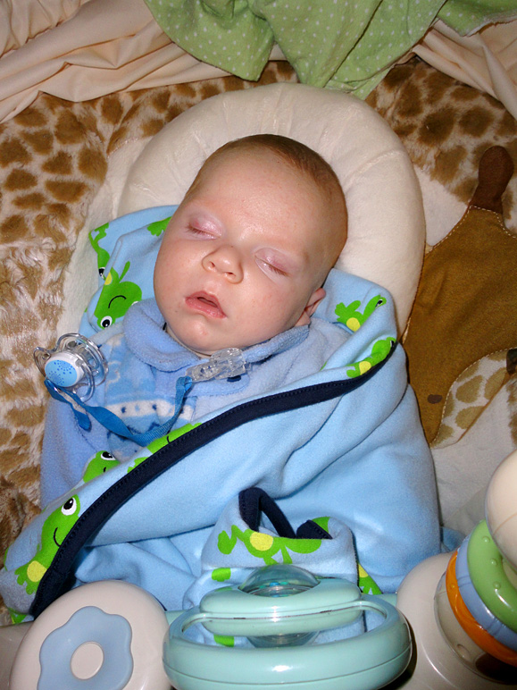 Lucas sleeping ... well, like a baby (216.38 KB)